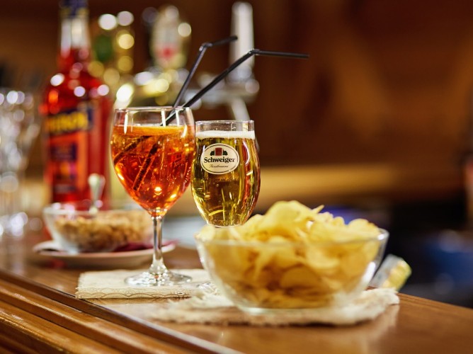 Hotel Monzoni - Aperitiv răcoritor la barul hotelului