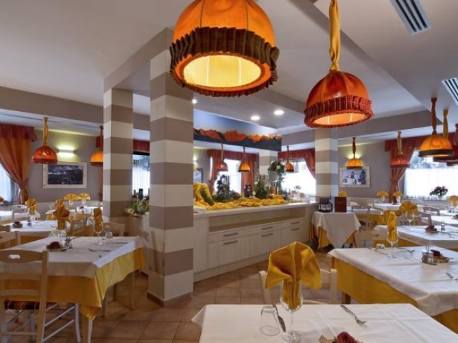 Hotel Piaz - Sala Restaurantului