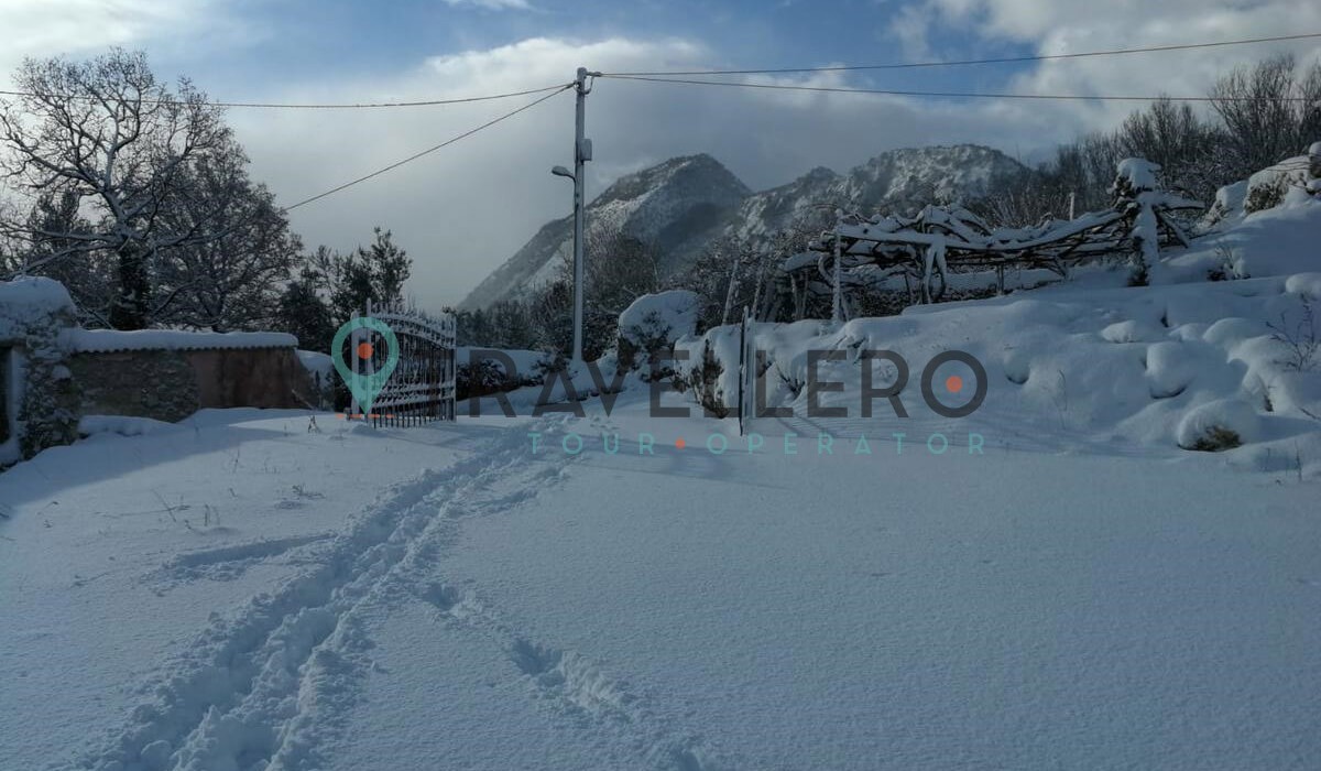 Borgo Donna Teresa - Borgo Donna Teresa intrare cu zăpadă