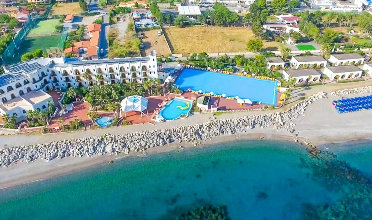 Hotel Club La Playa - Vista aeriană a satului din dronă