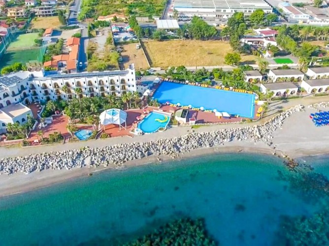 Hotel Club La Playa - Vista aeriană a satului din dronă