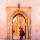 Străduțele pitorești ale Kasbah-ului din Rabat sunt pline de magazine și atracții turistice