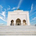 Mausoleul lui Mohammed V pe esplanada Yacoub al-Mansour din Rabat, Maroc