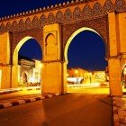 Accesul la Mausoleul lui Moulay Ismail în Orașul Sfânt, patrimoniu UNESCO, din Meknes, Maroc