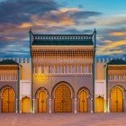 Porțile magnifice ale Palatului Regal din orașul istoric Fez din Maroc