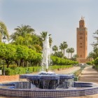 Moscheea Koutoubia din Marrakesh, evidențiind fântâna și grădinile magnifice