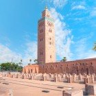 Minaretul Moscheii Koutoubia în cartierul Medina dimineața în Marrakesh, Maroc