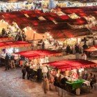 Tarabe marocane tipice în Piața Djemaa El Fna din Marrakech, Maroc