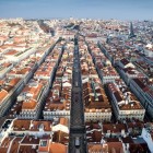 Vedere aeriană a cartierului Baixa și a skyline-ului Lisabonei