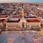 Praça do Comércio este situată în orașul Lisabona, Portugalia, aproape de râul Tajo