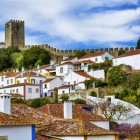 Óbidos, un oraș medieval minunat și perfect conservat, este la doar o oră distanță de Lisabona.