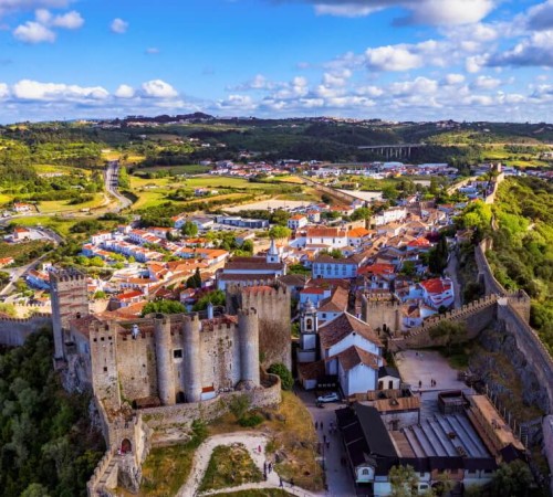 Vedere din Óbidos, un oraș medieval frumos, cu magnificul său castel din epoca romană