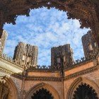 Detalii ale stilului gotic târziu manuelin al Mănăstirii Santa Maria da Vitória din orașul Batalha, Portugalia