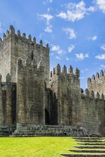 Castelul de la Guimarães, construit în perioada medievală (secolul X)