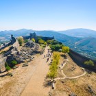 Castelul Marvão, o construcție medievală cu ziduri panoramice spectaculoase. Deschis vizitatorilor, include turnuri, magazine de suveniruri și o mică cafenea