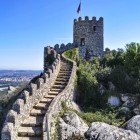 Castelul Maurilor (Castelo dos Mouros) a fost construit în timpul dominației maure între secolele VIII și XII în districtul Sintra, care este acum Patrimoniu Mondial UNESCO