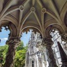 Quinta da Regaleira, cunoscută și sub numele de Palácio da Regaleira în Sintra, este o proprietate de 5 hectare cu o vilă în stil neo-gotic, completată cu sculpturi și gargoyle din piatră, grădini și grote