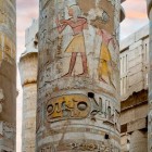 Detalii excepționale ale unui colonadă în Complexul Templar de la Karnak din Luxor, Egipt