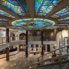 Salonele și holul motonavei Royal Beau Rivage 5 ★★★★★ lux au fost complet renovate și mobilate de un renumit arhitect italian, cu materiale deosebite și mozaicuri de sticlă rafinate