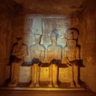 Abu Simbel, sanctuarul templului, situat în spatele Sălii de Apariții și a Camerei pentru Oferte. Conține patru statui care îl reprezintă pe Ptah, Amon-Ra, Ra-Horakhty și statuia lui Ramses