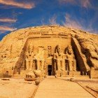 Abu Simbel și Isambul este un sit arheologic în guvernoratul Aswan, în sudul Egiptului, pe malul vestic al Lacului Nasser