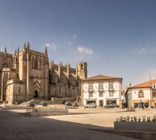 Catedrala Gotică din Covilhã, în orașul omonim din districtul Bragança, Portugalia