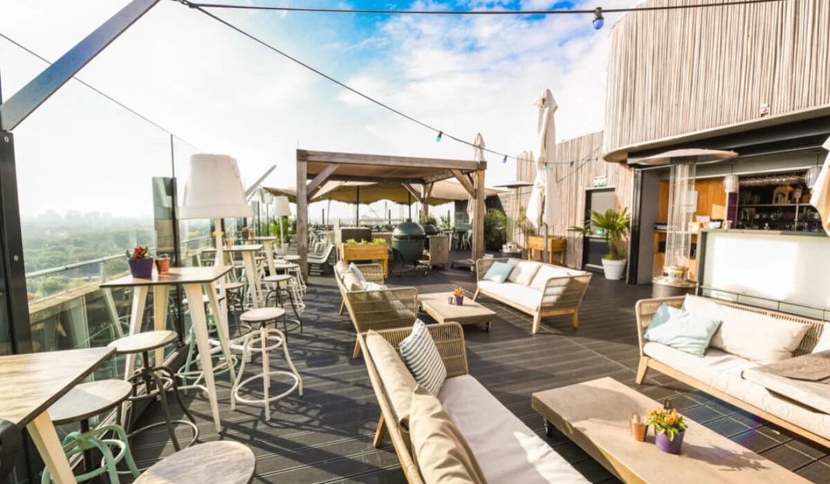 Leonardo Hotel Amsterdam Rembrandtpark - Skybar-ul este un loc elegant unde te poți relaxa cu o băutură, având la dispoziție o gamă variată de cocktailuri, precum și vinuri locale și internaționale