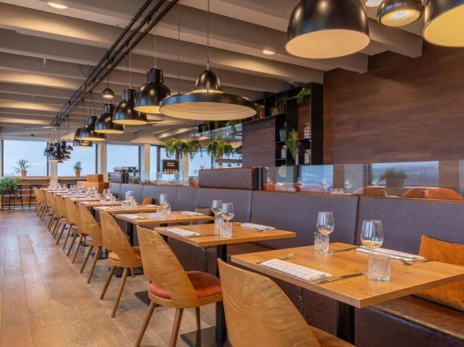 Leonardo Hotel Amsterdam Rembrandtpark - Restaurantul Floor17 propune un meniu variat și sezonier, cu o atenție deosebită acordată produselor de proveniență locală