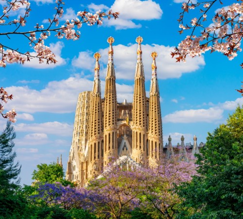 Sagrada Familia este monumentul reprezentativ al Barcelonei