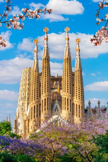 Sagrada Familia este monumentul reprezentativ al Barcelonei