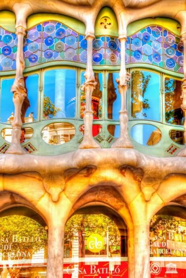 Opera faimosului arhitect Antoni Gaudí, Casa Batlló, declarată Patrimoniu Mondial UNESCO, este considerată una dintre cele mai originale creații ale sale