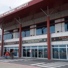 Aeroportul Kayseri, un important hub pentru călătoriile în Cappadocia, se află la 5 km nord de oraș, în provincia Kayseri, Turcia