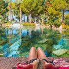 Vechea piscină termală de la Pamukkale din Anatolia Centrală, foarte frecventată pentru băile care pot fi savurate în apele sale termale minunate